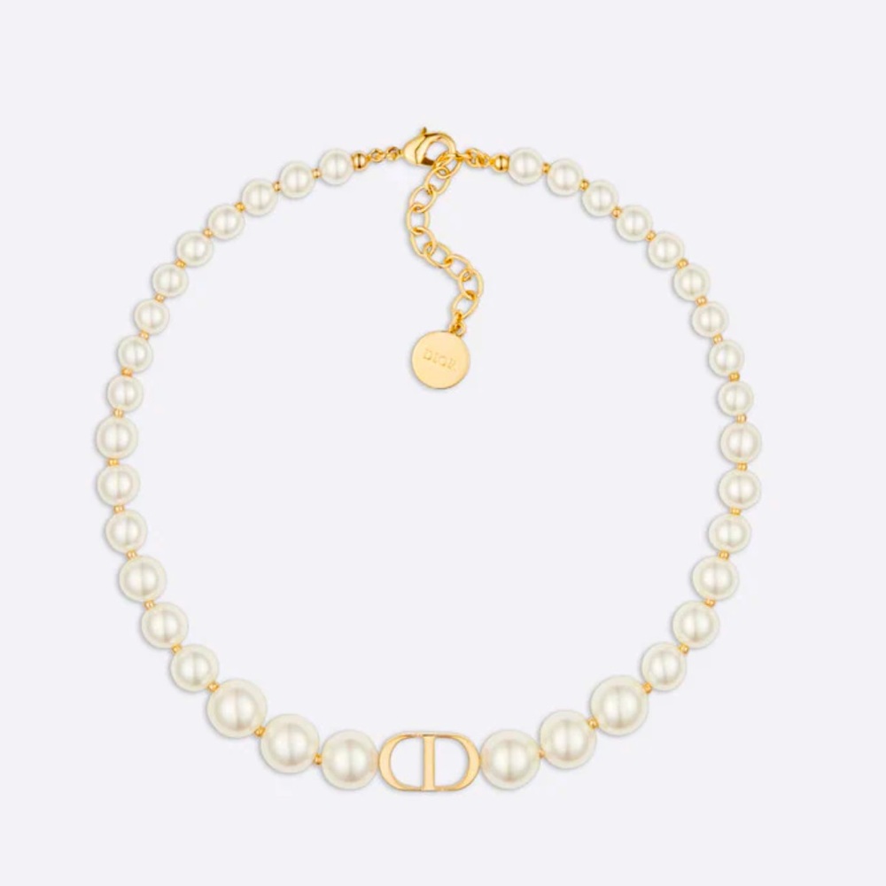 Dior choker necklace! does not include original packaging. Includes cloth bag.